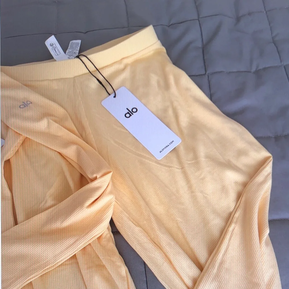 ALO Yoga sold silhouette